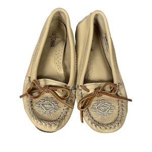 Minnetonka Cream Moccasins with Beaded Design Native American southwest western